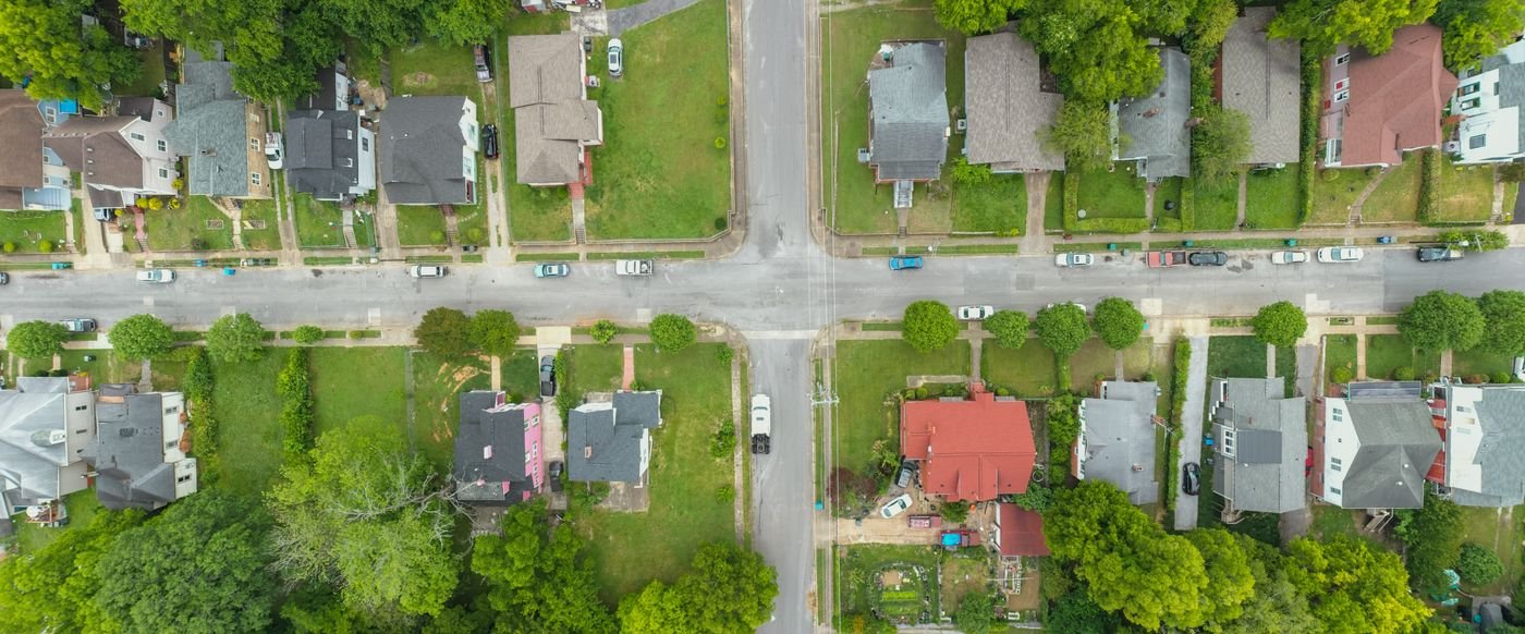 Door hanger delivery in Redding, CA Aerial photo capturing an intersection in a suburban neighborhood with houses and greenery.
